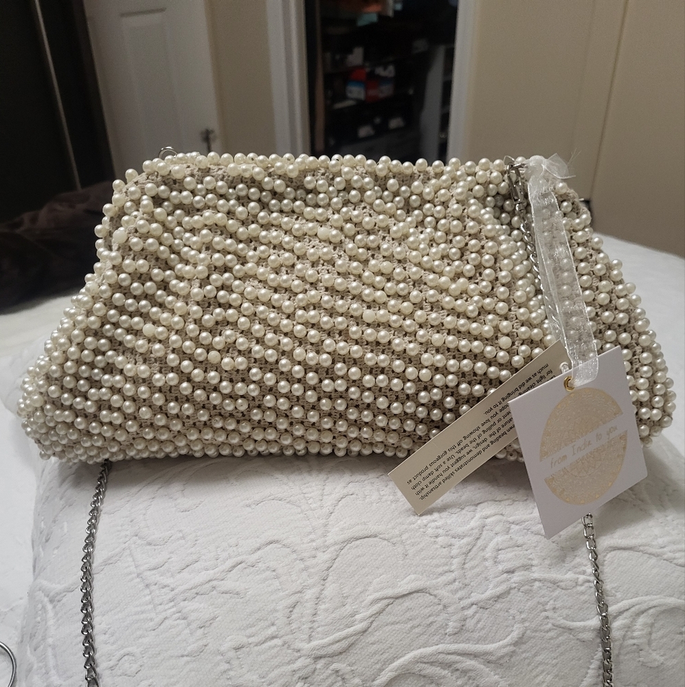 Elegant Cream Beaded Clutch with Curved Frame - Picture 4 of 15